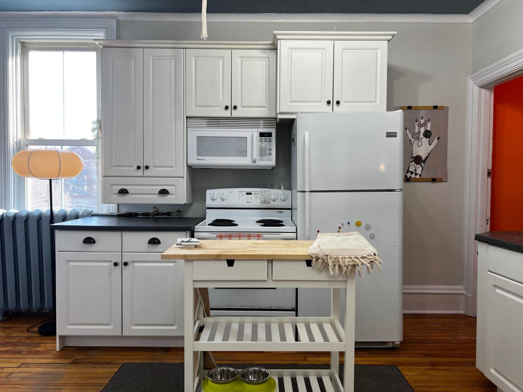 Apartment Modern Amenities And Historic Charm, 4-bdrm Unit#1