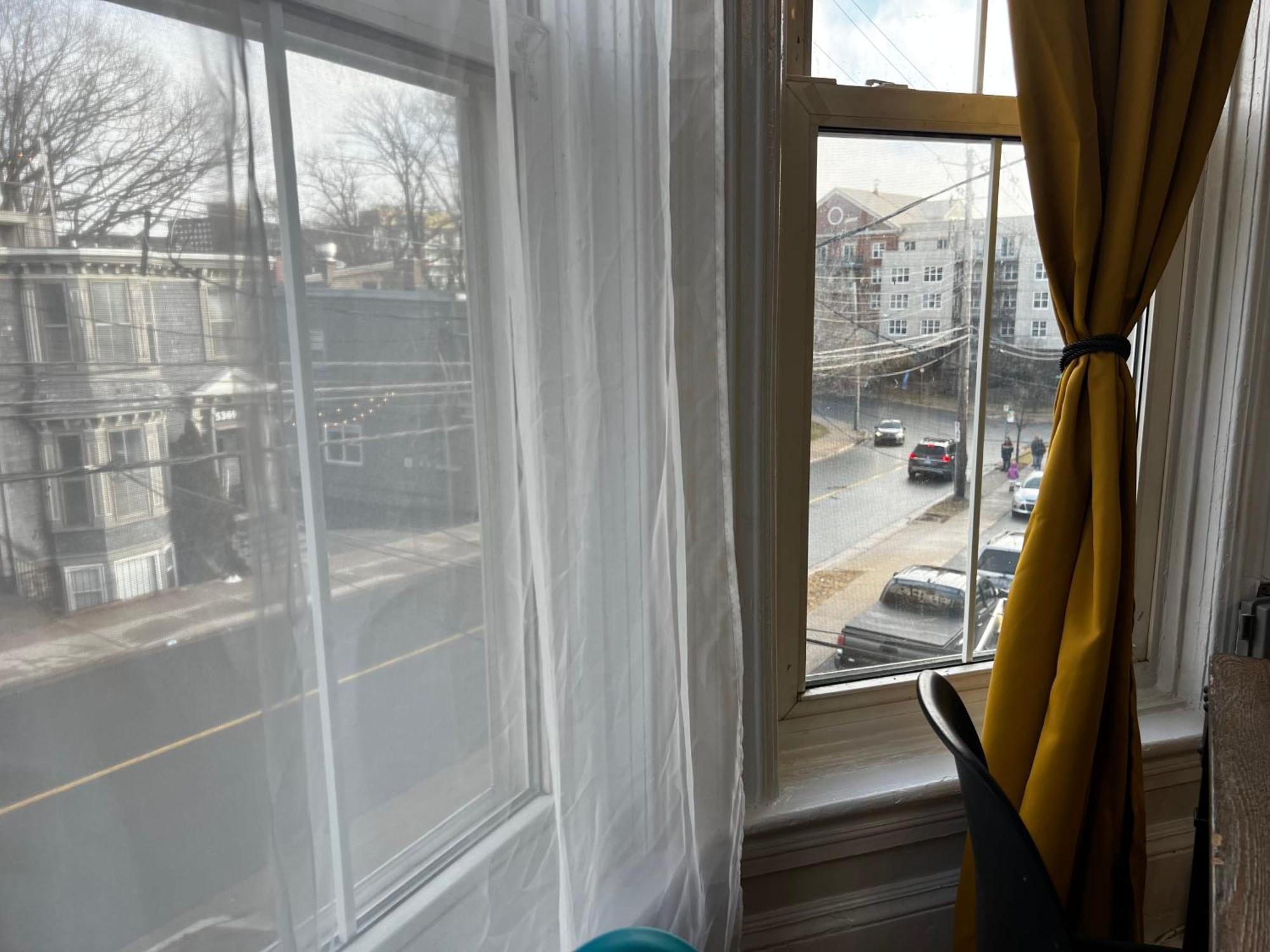 Apartment Modern Amenities And Historic Charm, 4-bdrm Unit#1 Halifax