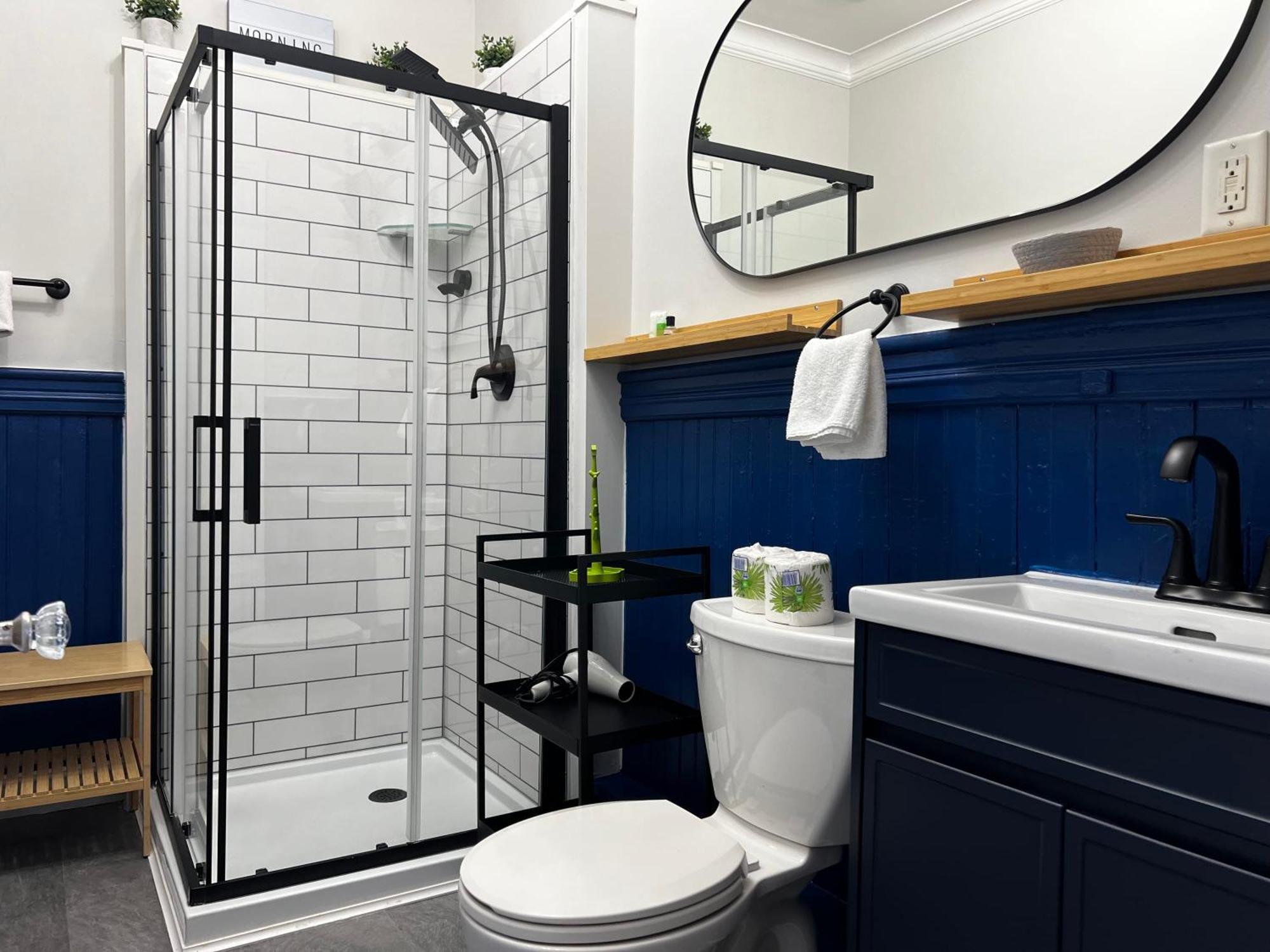 Modern Amenities And Historic Charm, 4-bdrm Unit#1 Apartment Halifax